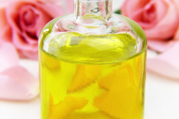 bottle-of-oil-5970211_1920