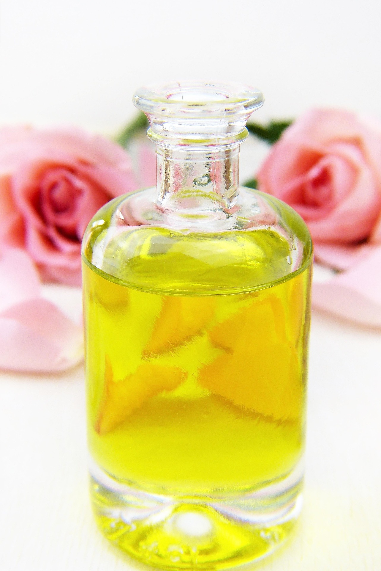 bottle-of-oil-5970211_1920