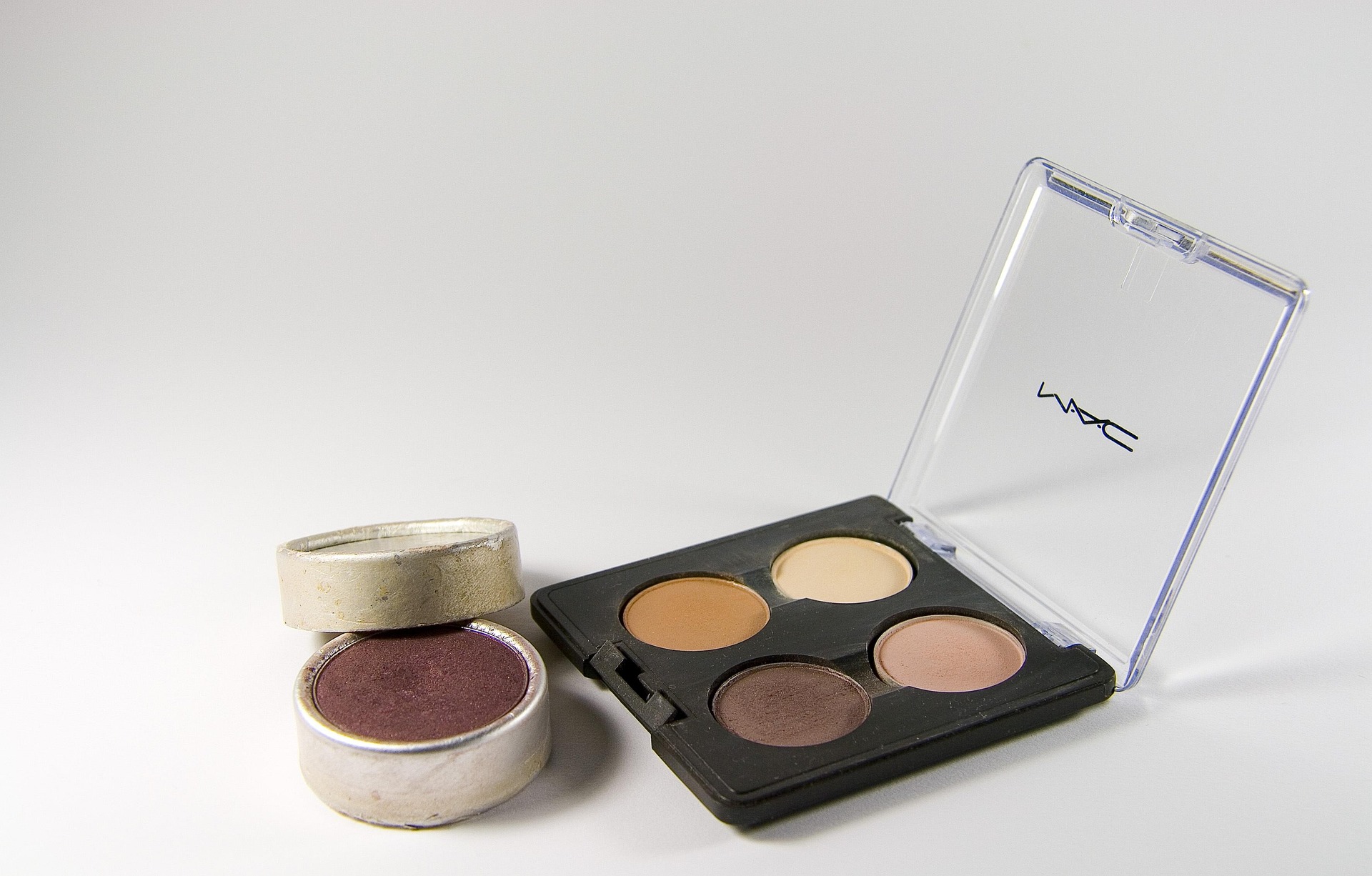 make-up-1984115_1920
