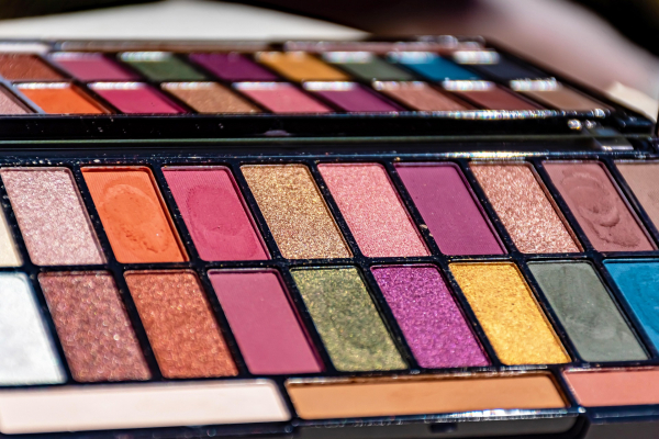 eye-shadows-6198839_1920